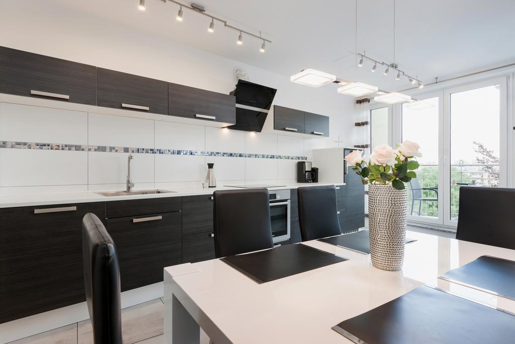 Riverside Apartment With Balcony By Noclegi Renters Swinoujscie Exterior photo